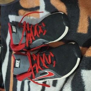 Kids or women's size 7 Nike team hustle